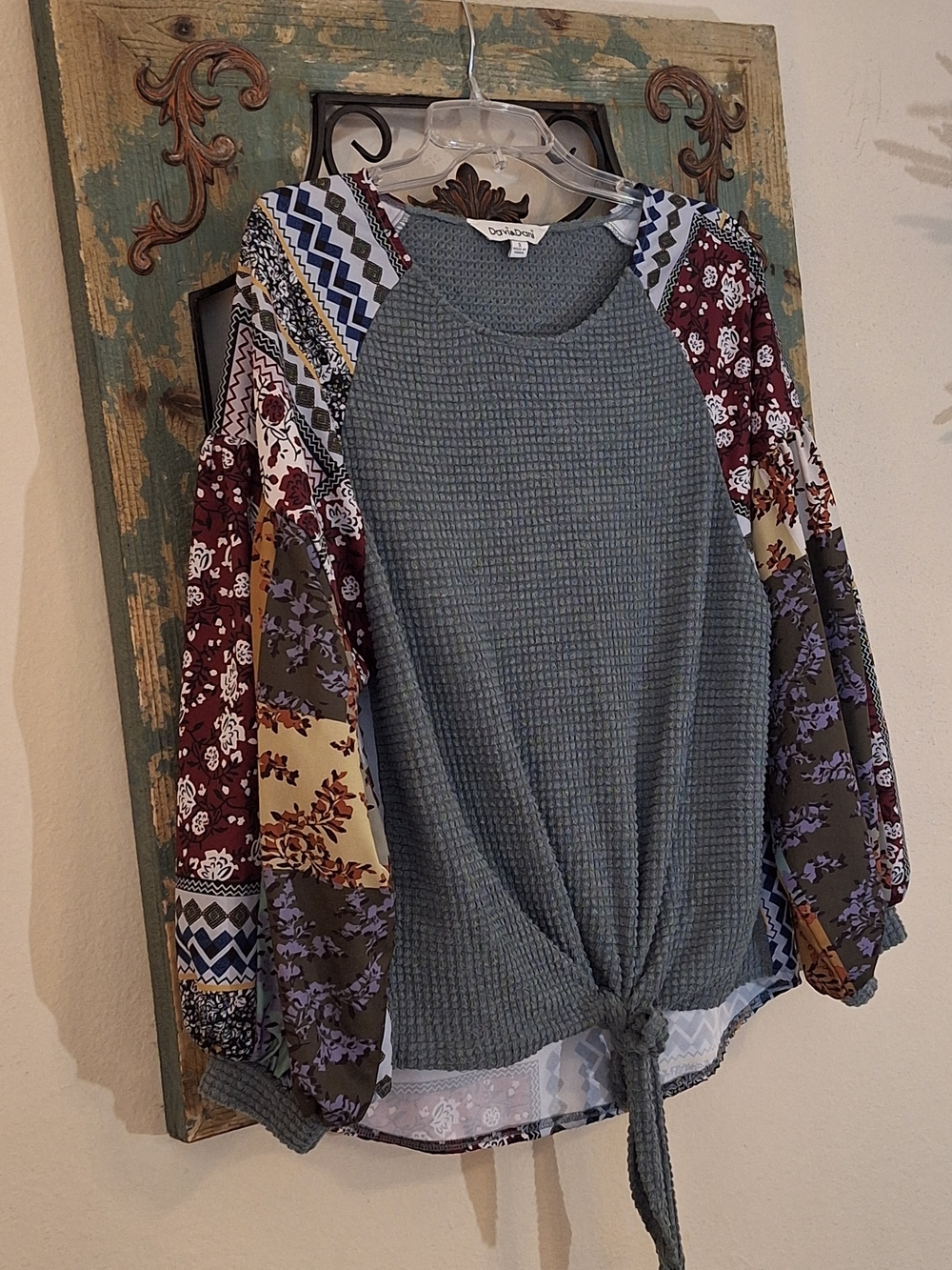 DAVI & DANI Gray Knotted Tunic with Printed Multi‑Color Balloon Sleeves
